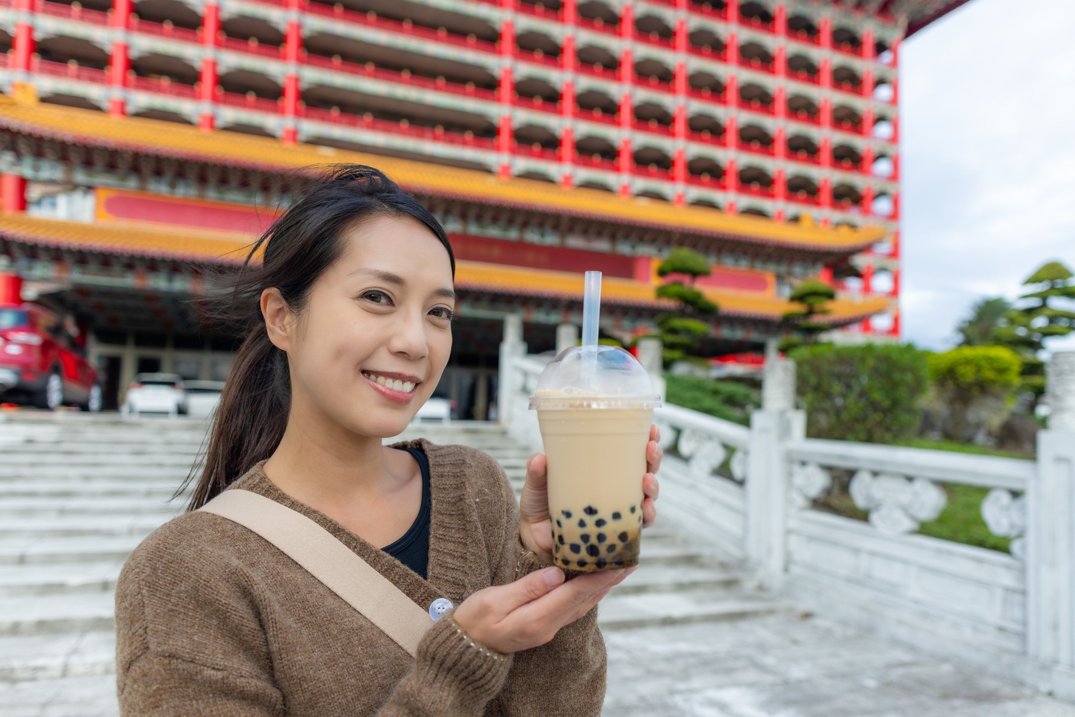 Woman hold with bubble milk tea